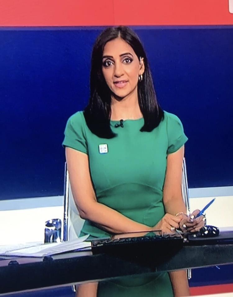 25P Wanking Hard For Bela Shah In Green Tight Dress (Sky Sports)