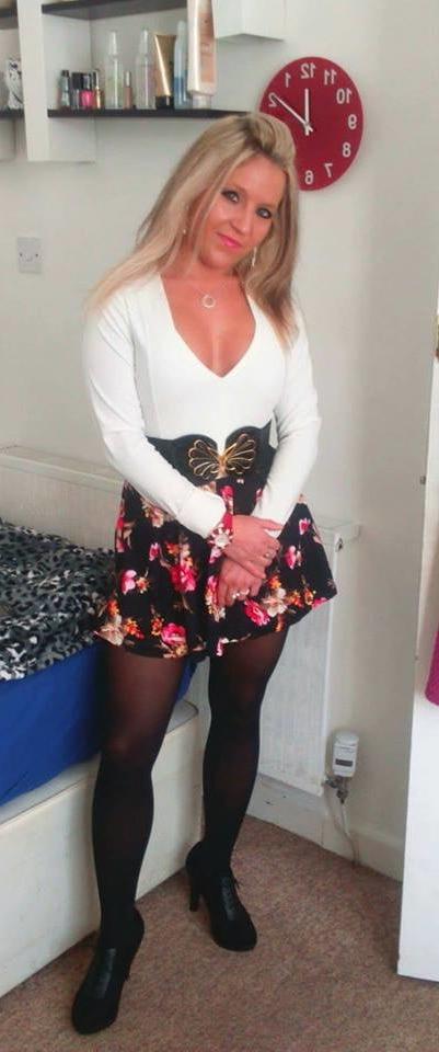 25P sexy females in tights pantyhose nylons 85