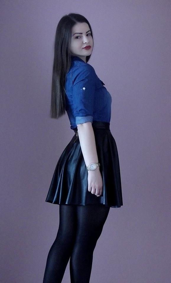 25P sexy females in tights pantyhose nylons 85