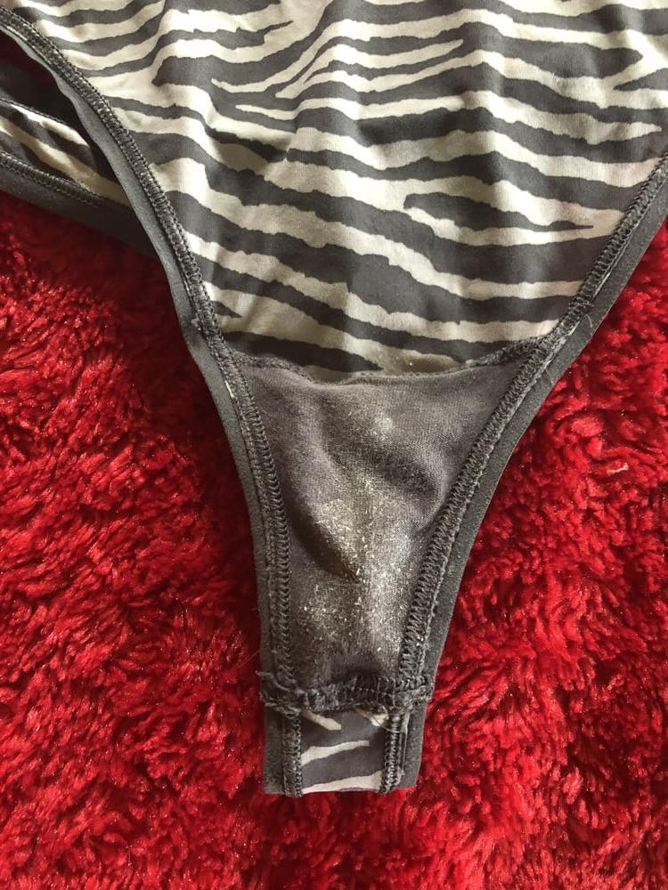 11P Milfs dirty panties