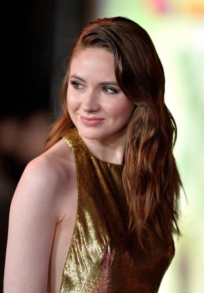 25P Karen Gillan - Gold dress