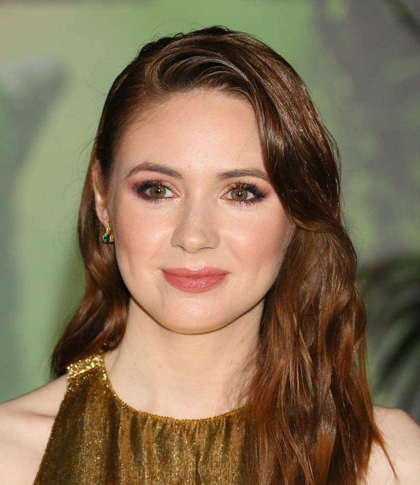 25P Karen Gillan - Gold dress
