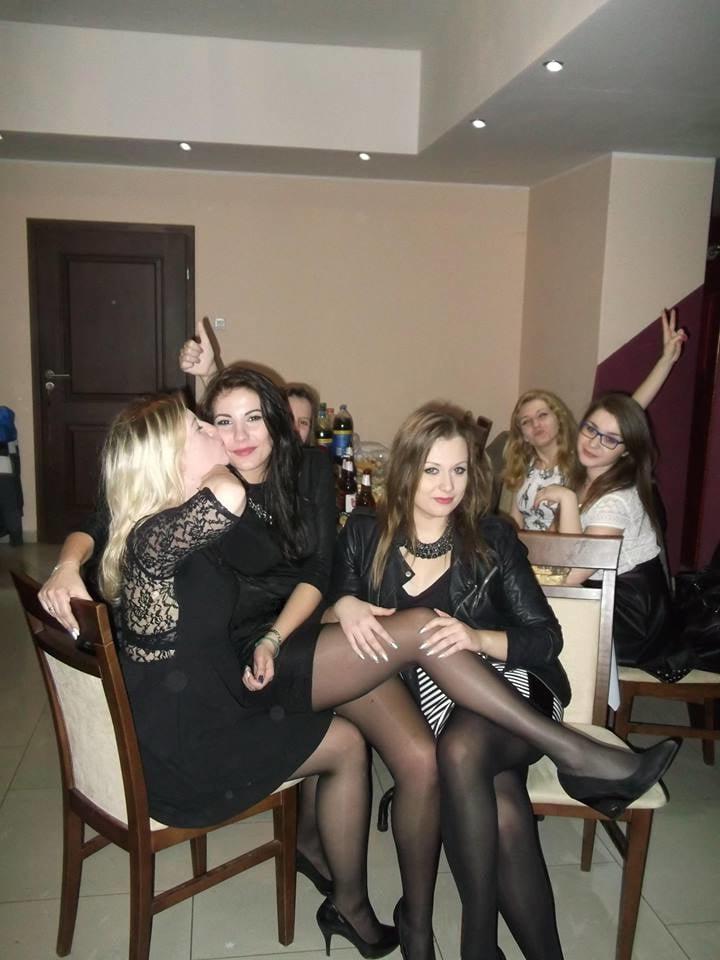 25P sexy females in tights pantyhose nylons 82