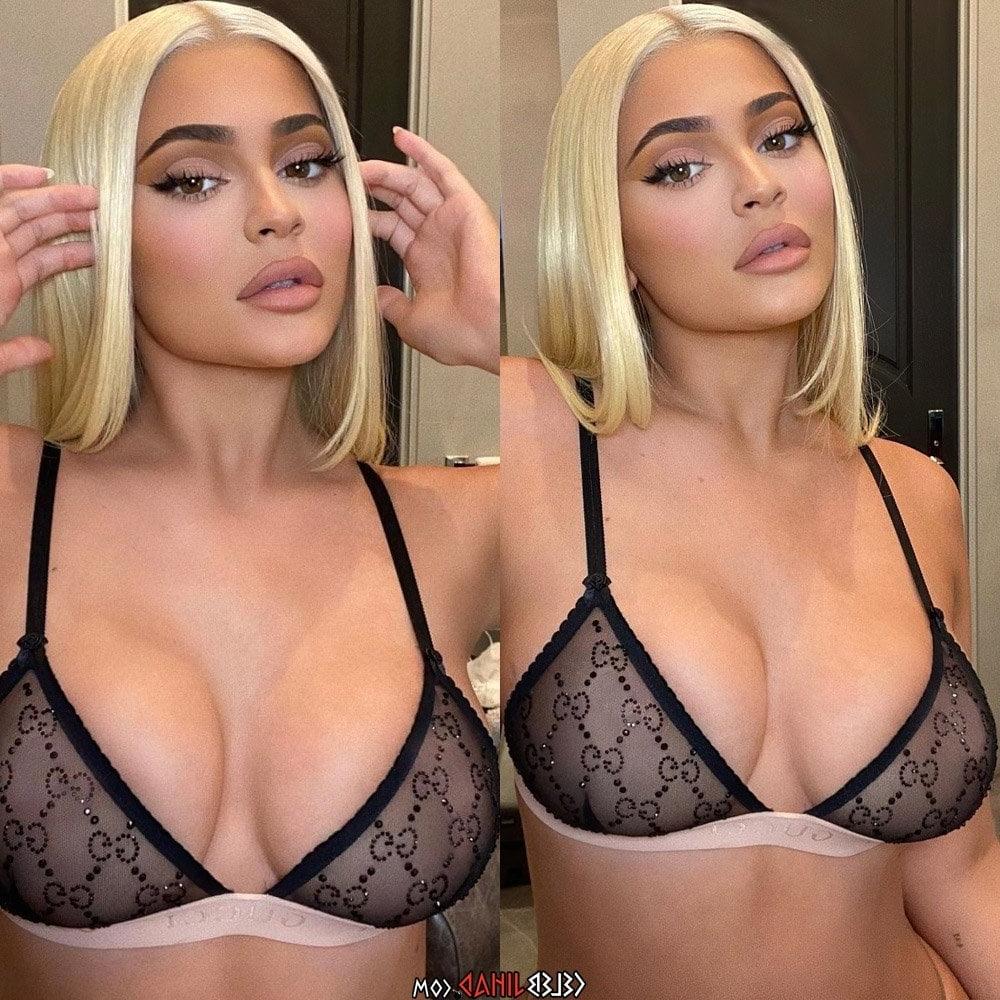 25P Kylie Shows Her Perfect Body