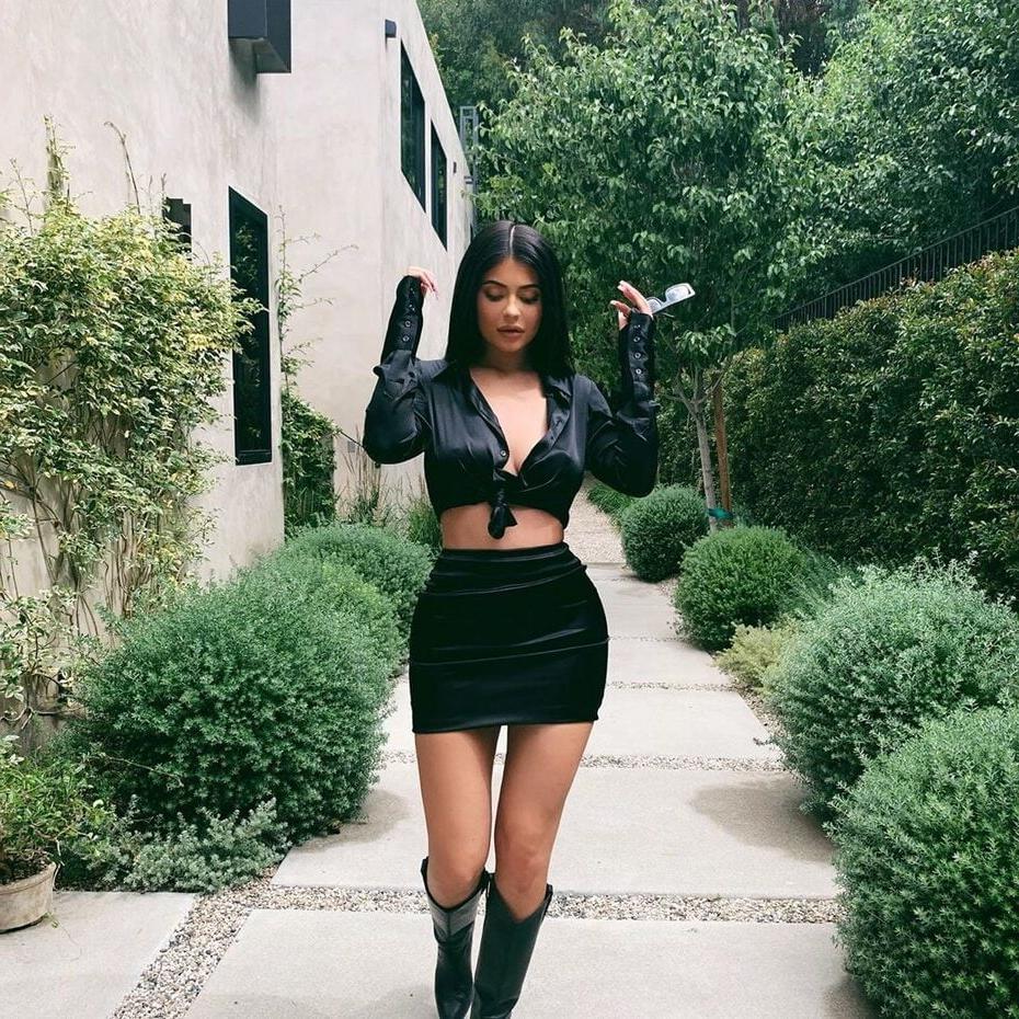 25P Kylie Shows Her Perfect Body