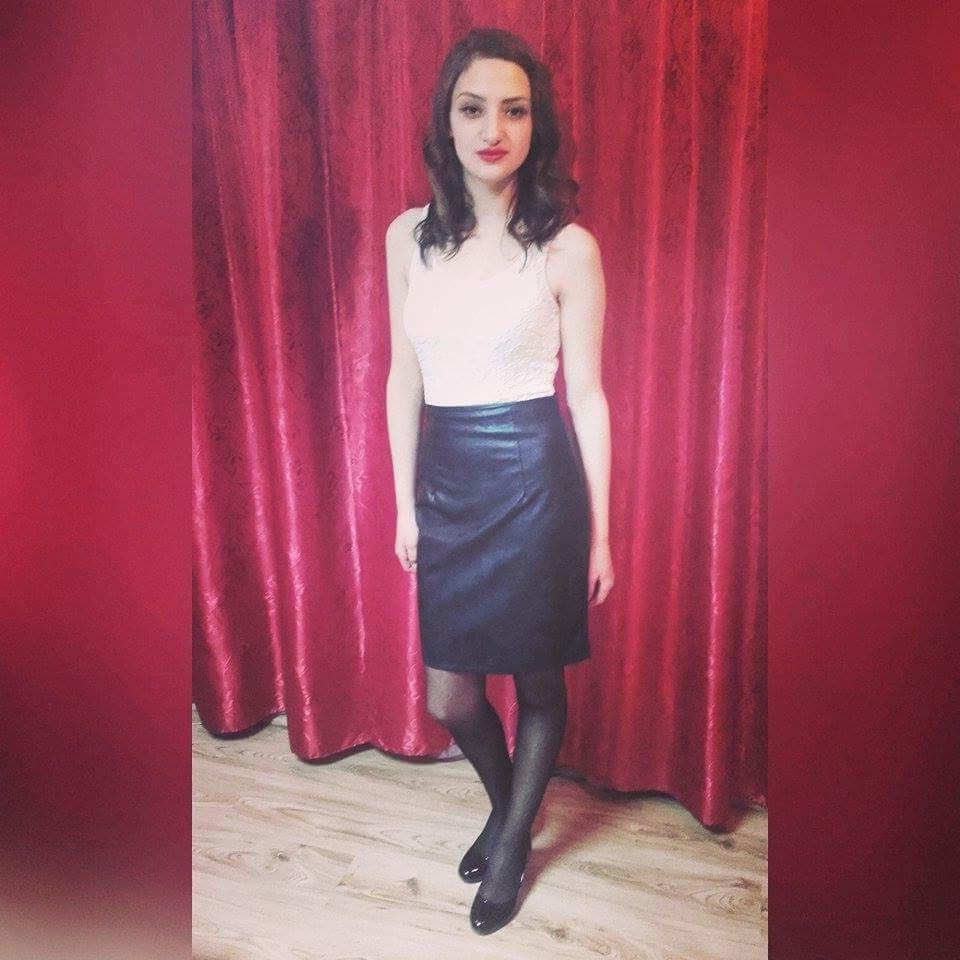 25P sexy females in tights pantyhose nylons 84