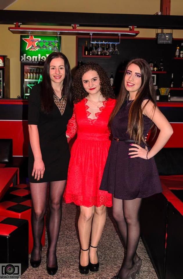 25P sexy females in tights pantyhose nylons 84