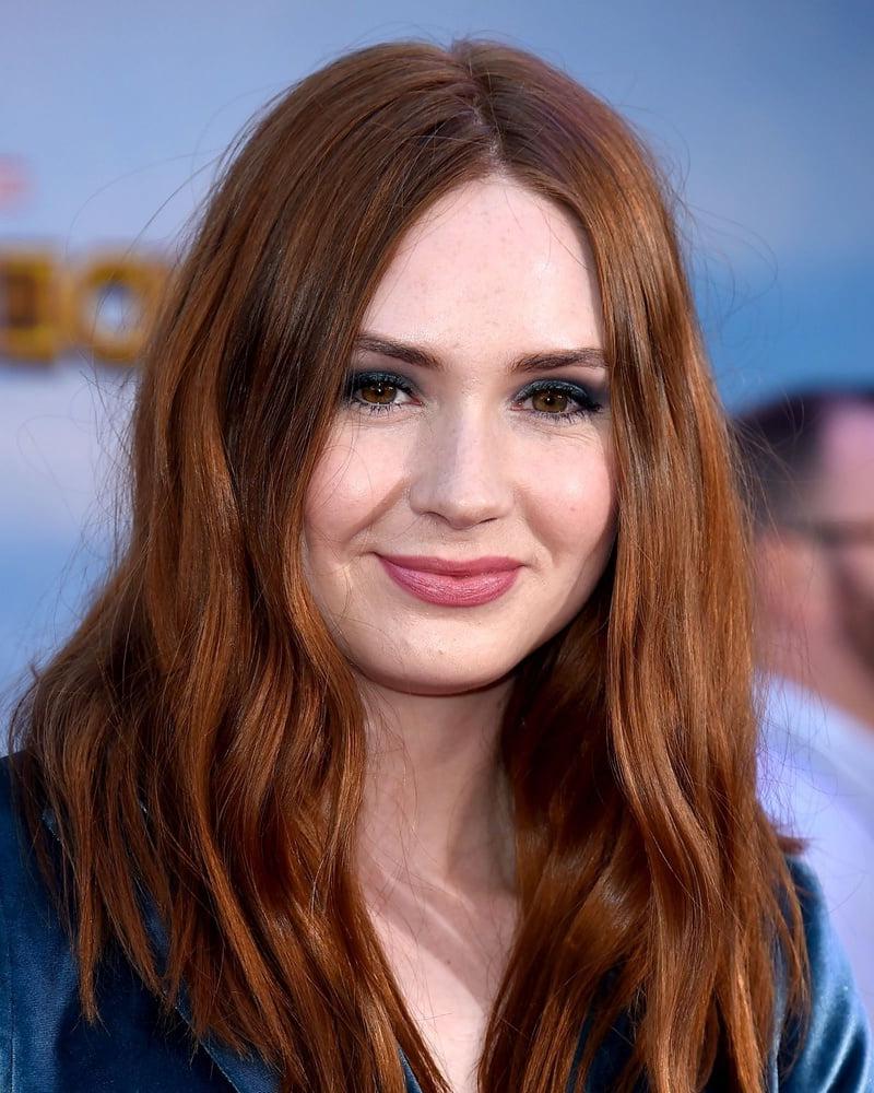 25P Karen Gillan - Blue dress