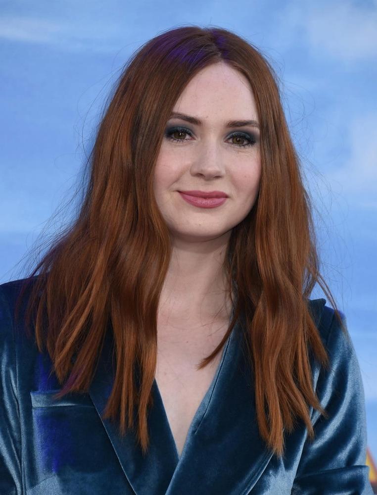 25P Karen Gillan - Blue dress