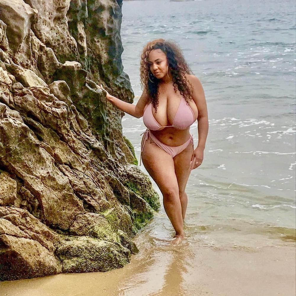 25P huge boobs in swimsuit