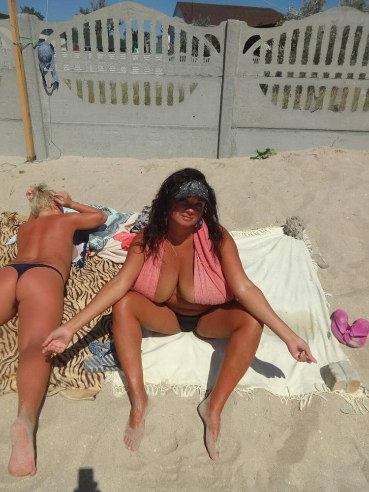 25P huge boobs in swimsuit