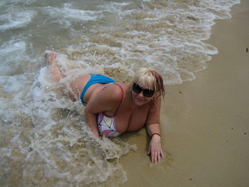 25P huge boobs in swimsuit