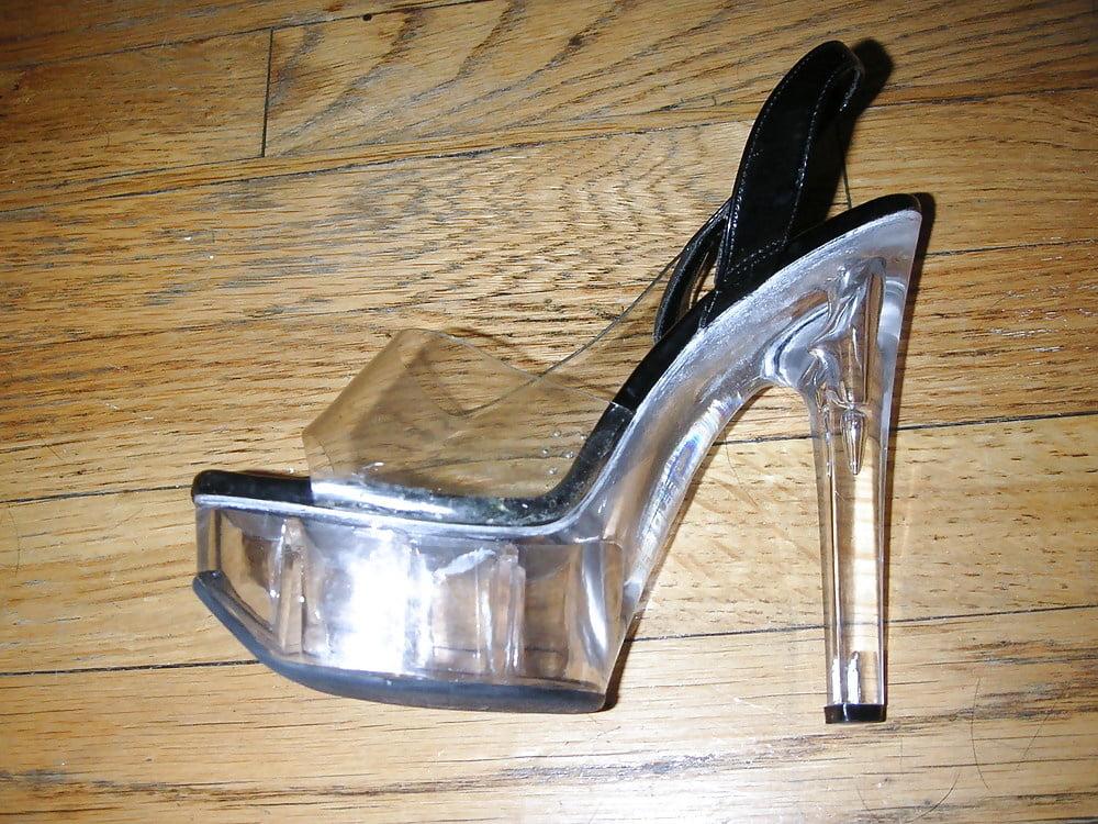 16P Sarah Showing Off Sexy! Legs and Heels