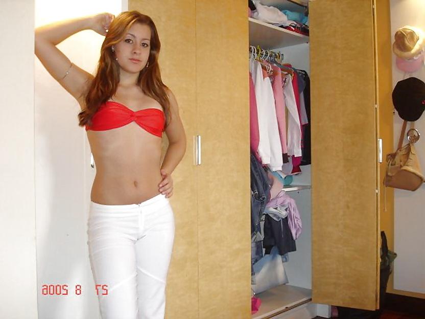 25P Teen's Ass to die for self-shots(Complete collection)