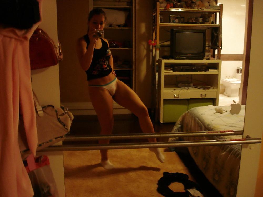 25P Teen's Ass to die for self-shots(Complete collection)