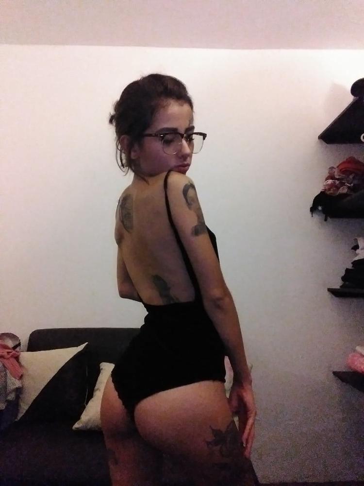 8P SHE MAKE MY DICK HARD