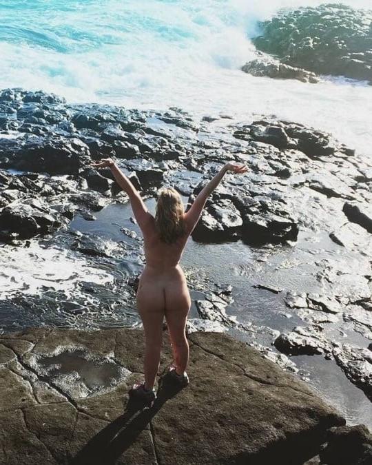 25P mature pussy outdoor