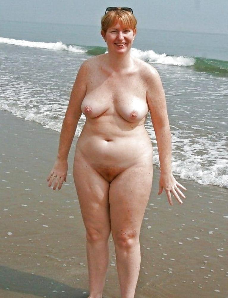 25P mature pussy outdoor