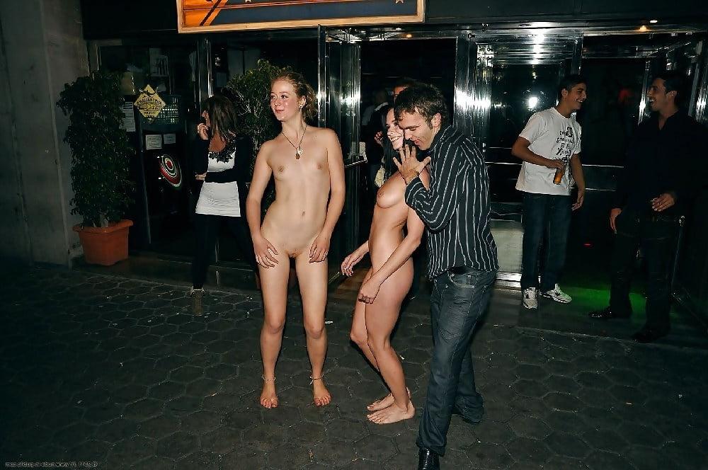 25P HELPLESS STRIPPERS AND AROUSED CROWD