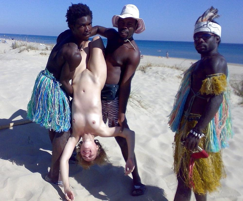 25P HELPLESS STRIPPERS AND AROUSED CROWD