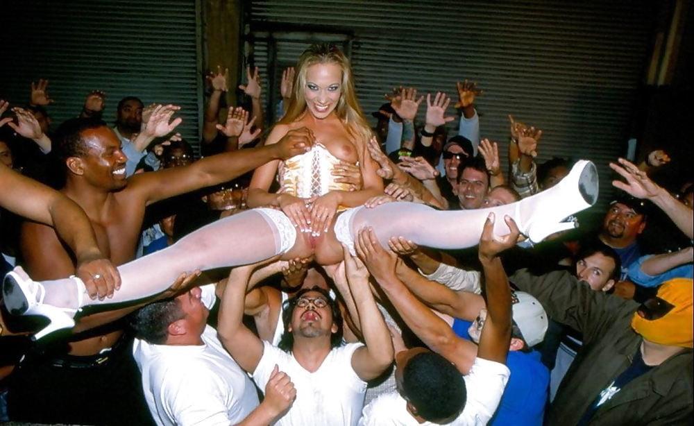 25P HELPLESS STRIPPERS AND AROUSED CROWD