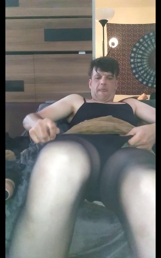 25P Tranny in pantyhose