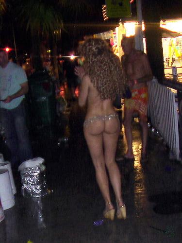 25P Slim and Busty Milf