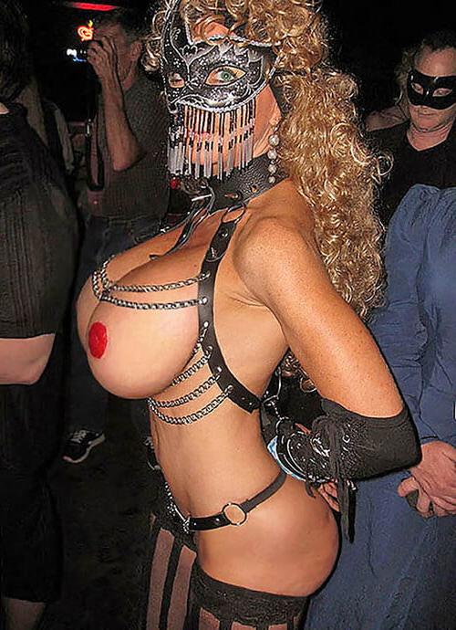 25P Slim and Busty Milf