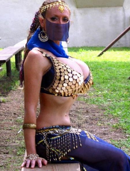 25P Slim and Busty Milf