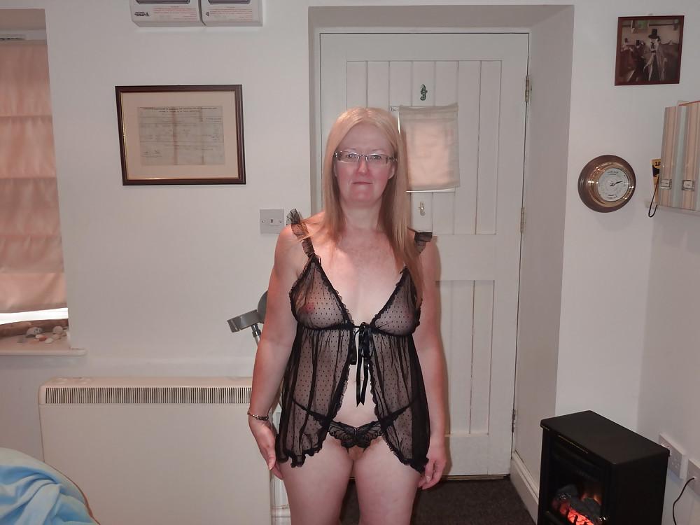19P Busty women 153 (Milf in lingerie)