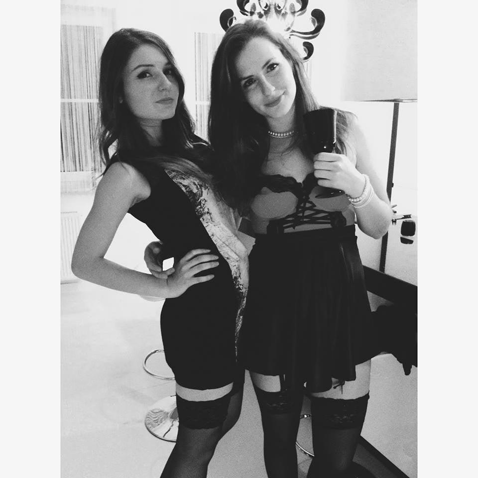 25P sexy females in tights pantyhose nylons 80