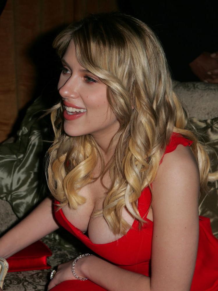 21P Scarlett in THAT RED DRESS