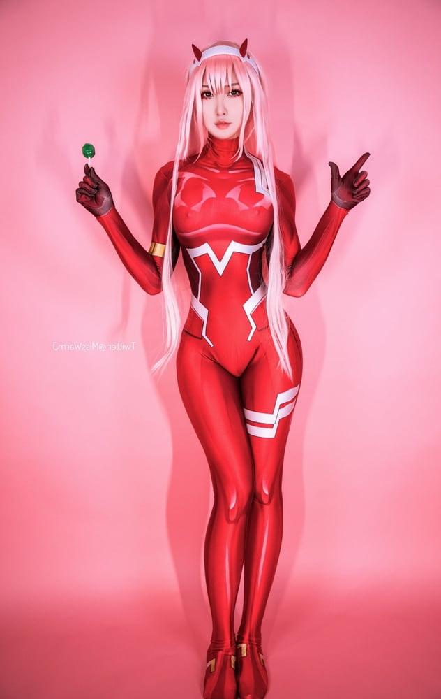 25P Hot Costume and Cosplay