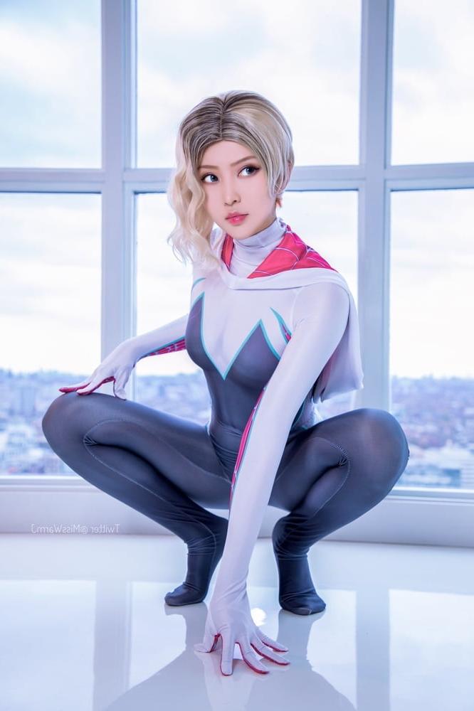 25P Hot Costume and Cosplay