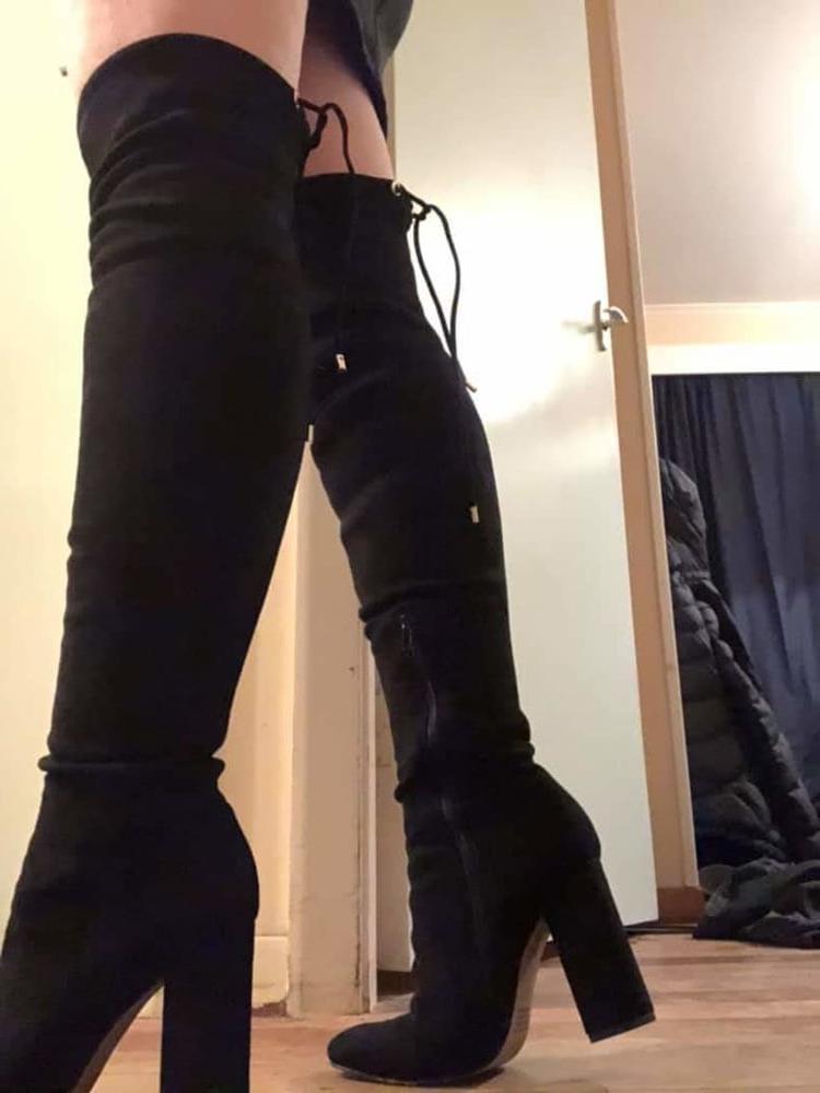22P Sexy Pics and Heels