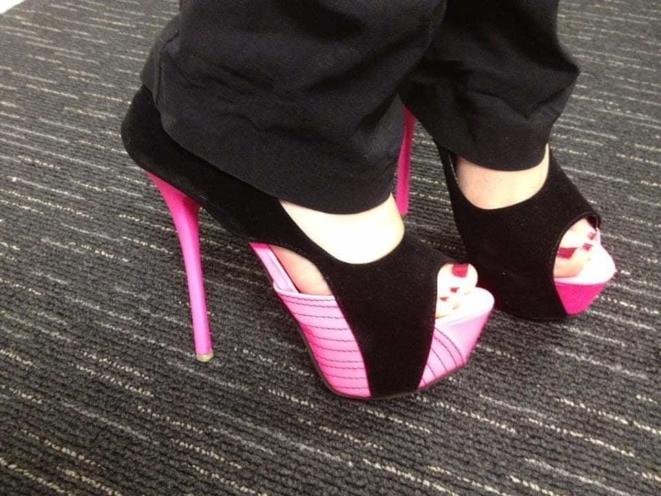 22P Sexy Pics and Heels