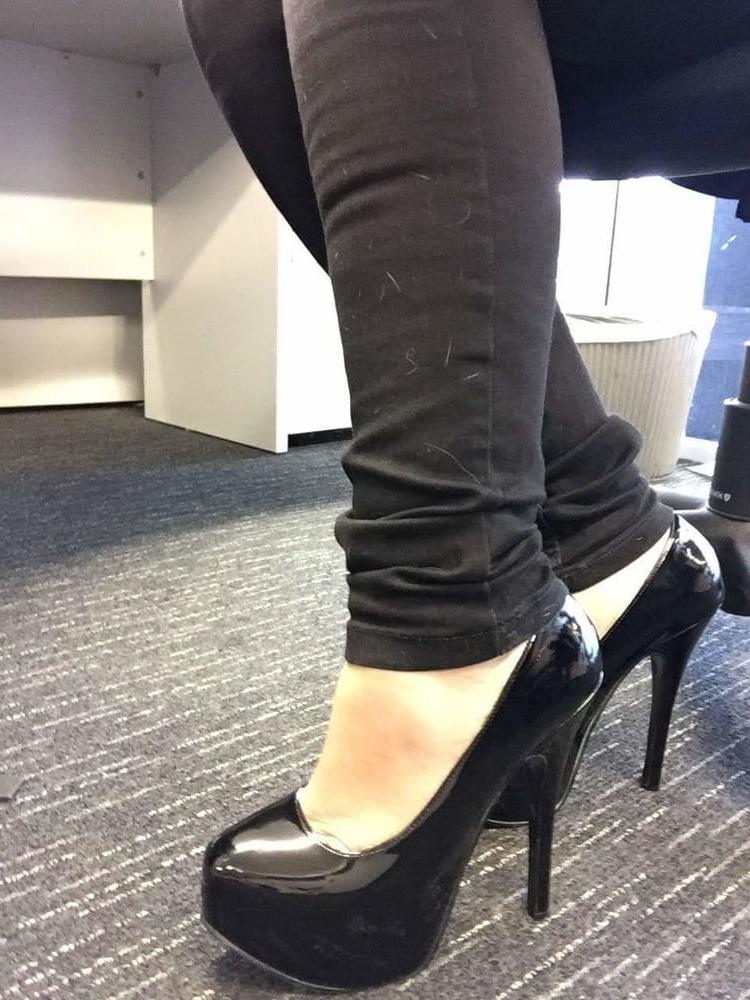 22P Sexy Pics and Heels