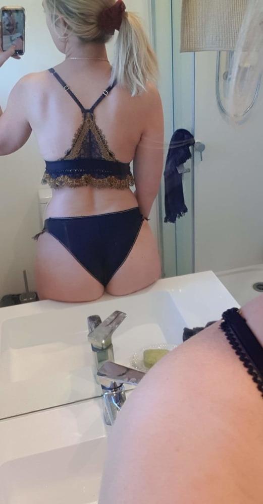 22P Sexy Pics and Heels