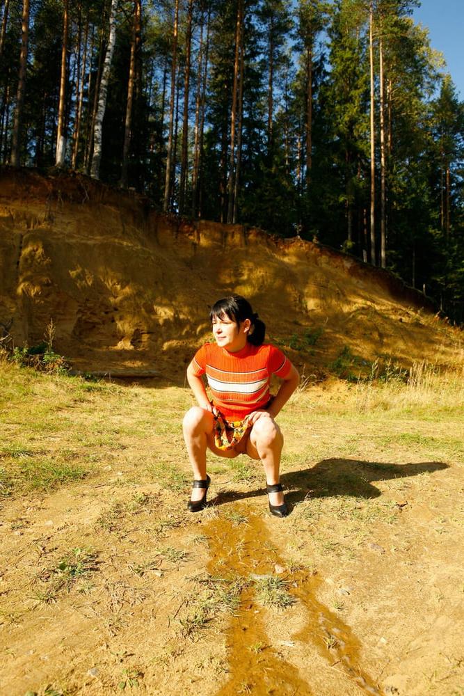 25P Taking A Lengthy Piss In The Great Outdoors Wearing Heels
