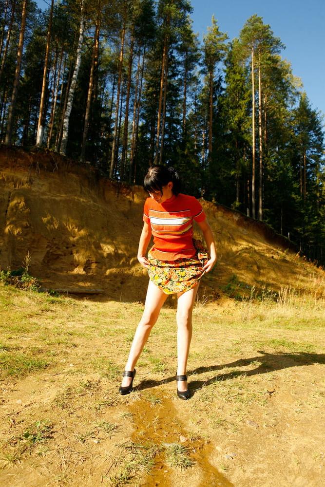 25P Taking A Lengthy Piss In The Great Outdoors Wearing Heels