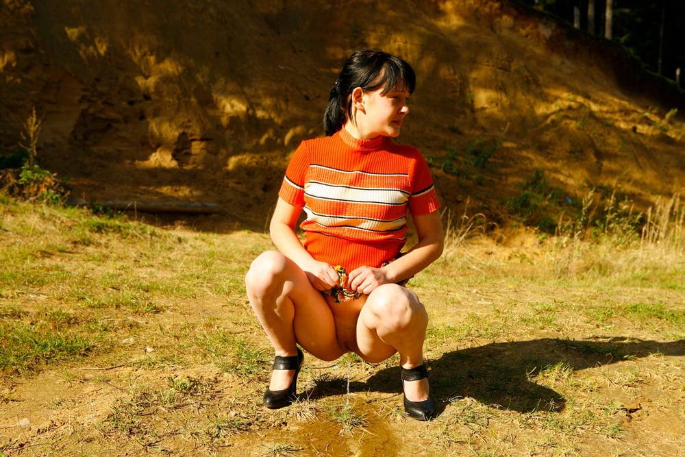 25P Taking A Lengthy Piss In The Great Outdoors Wearing Heels