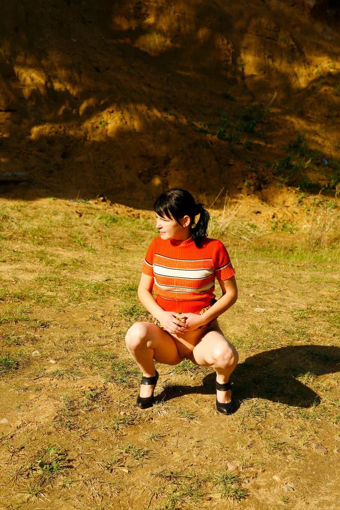 25P Taking A Lengthy Piss In The Great Outdoors Wearing Heels