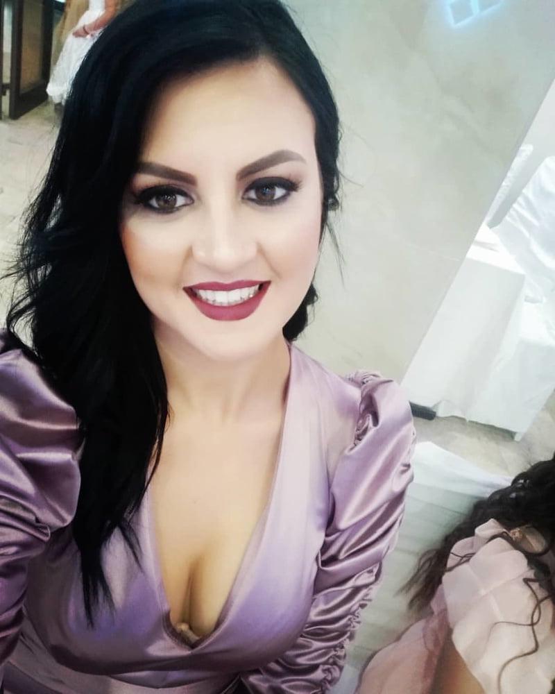 25P Serbian girl - Marija perverzna ukrucuje kurac- za komentare
