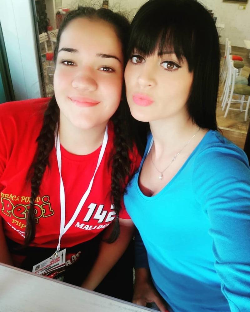 25P Serbian girl - Marija perverzna ukrucuje kurac- za komentare