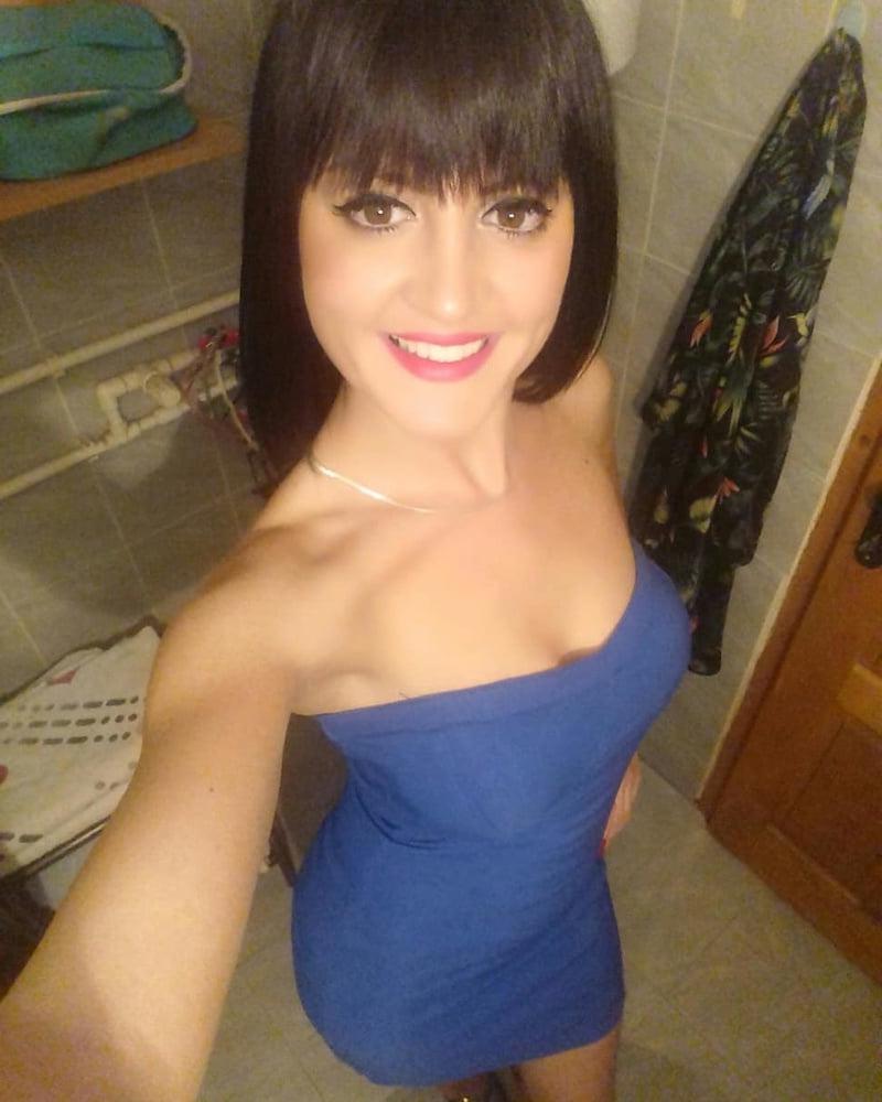 25P Serbian girl - Marija perverzna ukrucuje kurac- za komentare