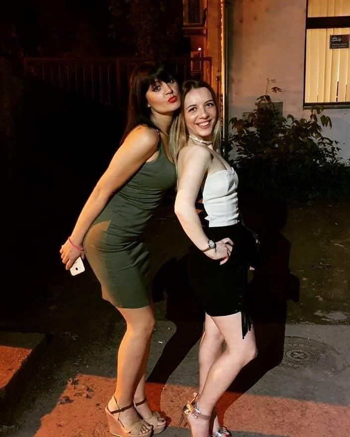 25P Serbian girl - Marija perverzna ukrucuje kurac- za komentare