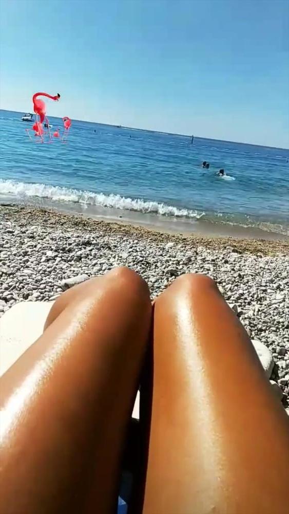 25P Serbian girl - Marija perverzna ukrucuje kurac- za komentare