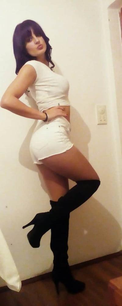 25P Serbian girl - Marija perverzna ukrucuje kurac- za komentare