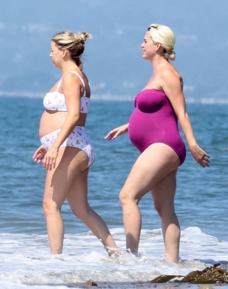 12P Katy Perry &amp; friend, pregnant in swimsuits.