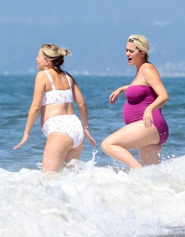 12P Katy Perry &amp; friend, pregnant in swimsuits.